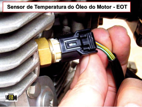Remova o conector do sensor de temperatuta do óleo do motor